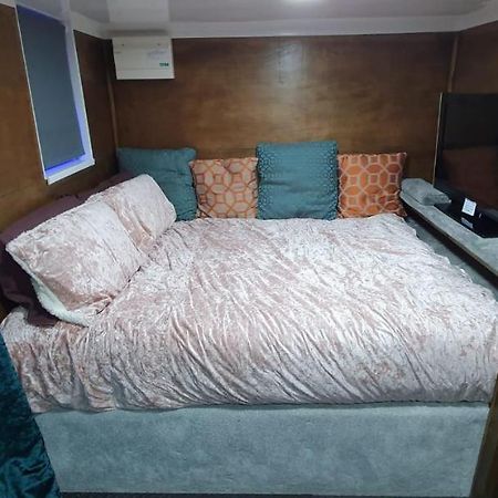 Adorable Private Suite With Free Street Parking Лестер Экстерьер фото