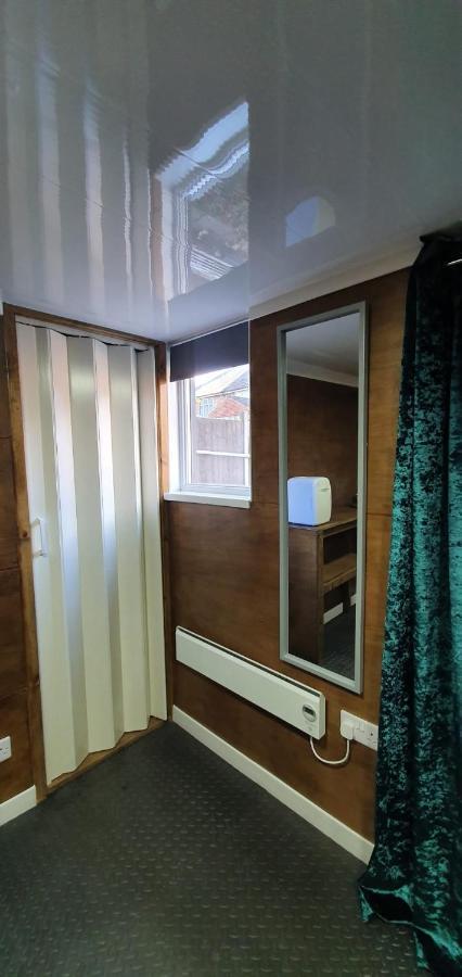 Adorable Private Suite With Free Street Parking Лестер Экстерьер фото