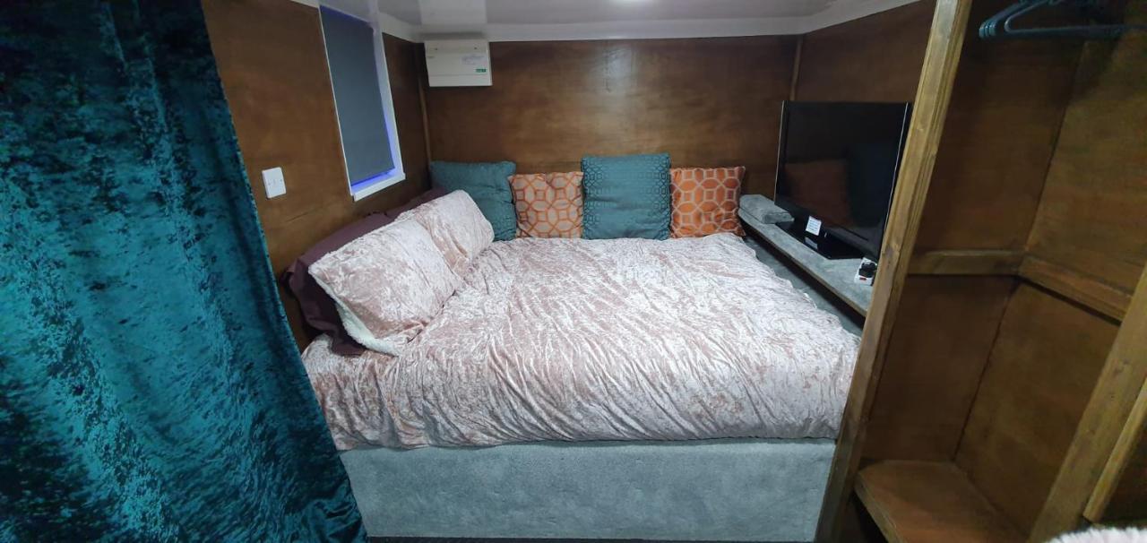 Adorable Private Suite With Free Street Parking Лестер Экстерьер фото